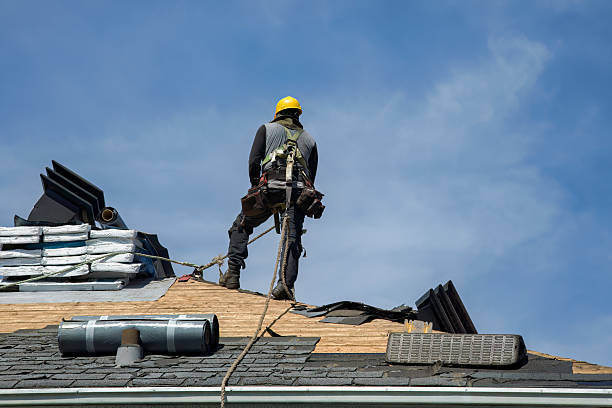 Professional Roofing technician working in Cortland, OH